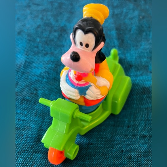 18 Disney Vintage Figurines - Picture 3 of 17